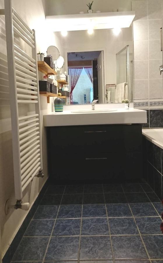 Cosy Appart - Balcon, Parking, Spacieux T2 - Proche Eurexpo Stade Сен-Пріє Екстер'єр фото